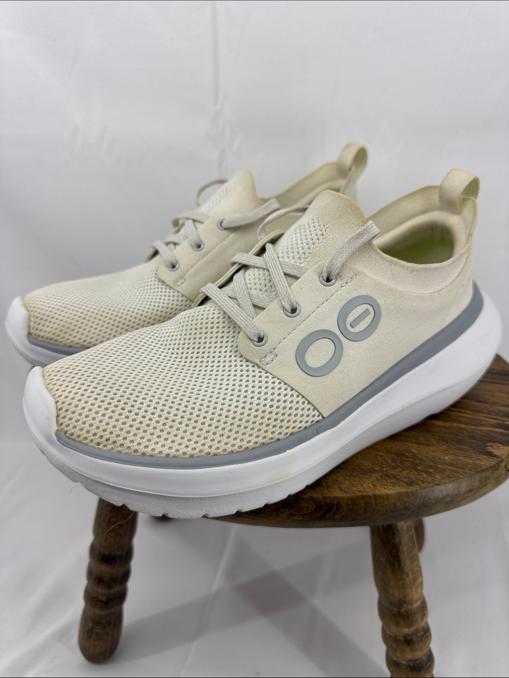 OOFOS Womens OOmy Stride OOfoam Recovery Sneakers in Chaulk, est 6